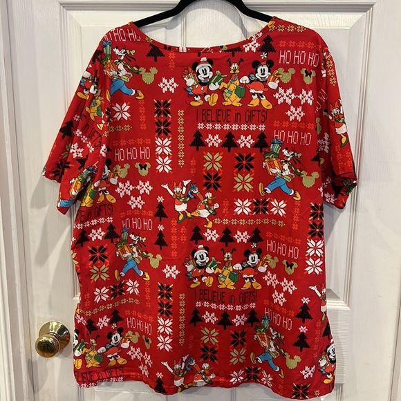 Christmas Scrub Top Disney women’s 2X Mickey Goofy Pluto Donald Daisy - Picture 10 of 12